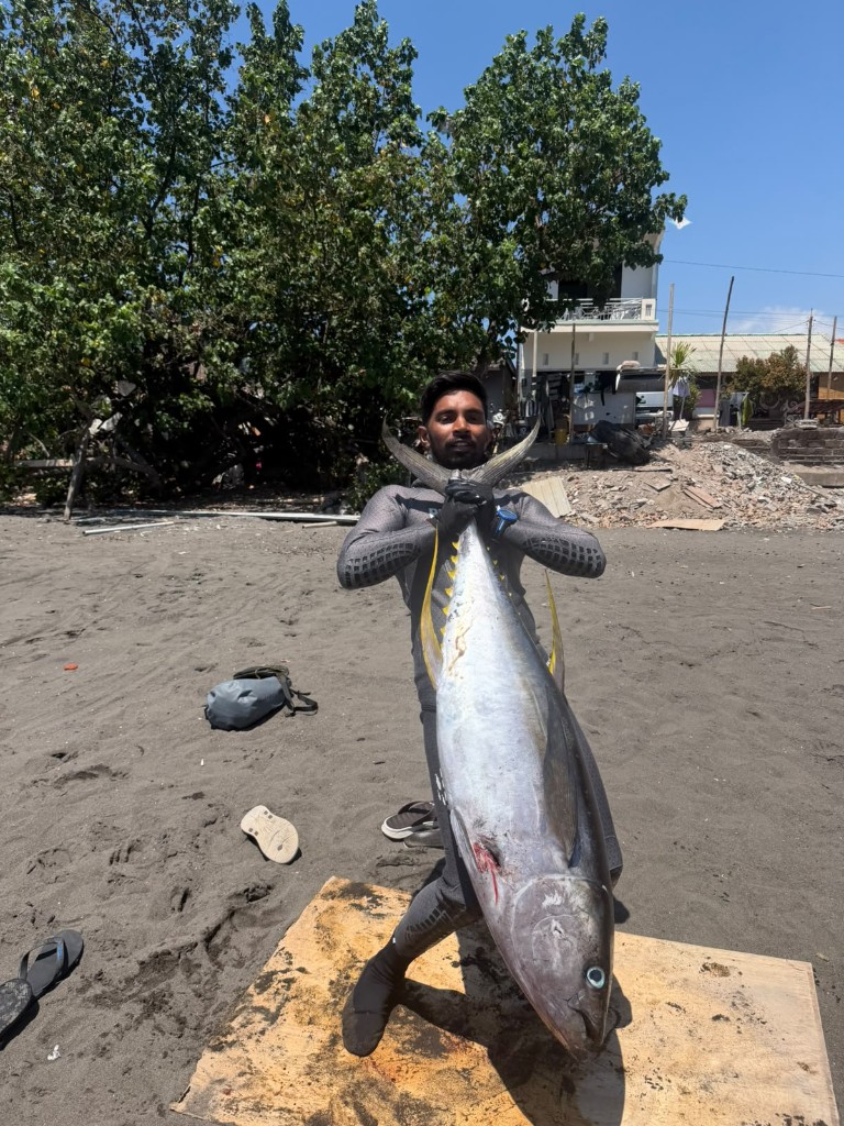Waqar Khan with a yellowfin tuna on the beach